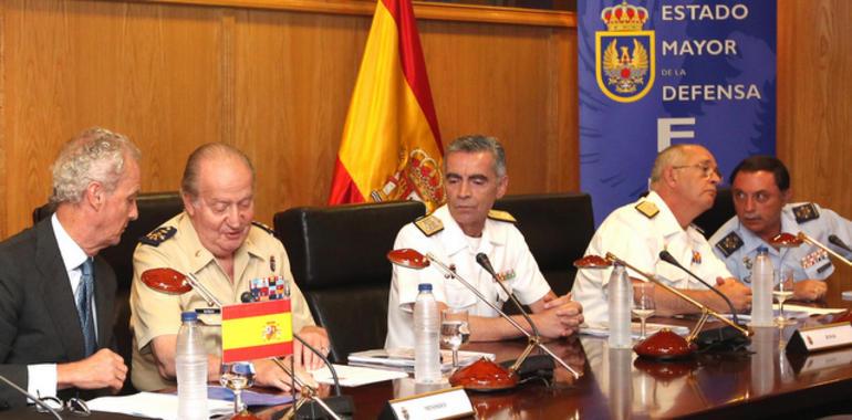 El Rey se reúne con la cúpula militar en el Estado Mayor de la Defensa