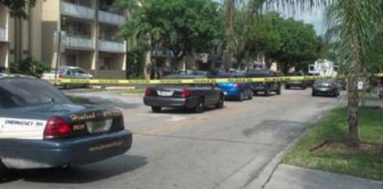 Siete muertos deja tiroteo en edificio residencial de Miami