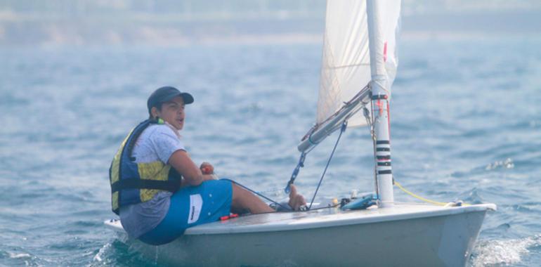 Viento tímido en la cuarta prueba del Trofeo de Verano, del Real Club Astur de Regatas