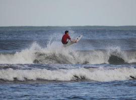 Más de 100 surfistas de la esfera internacional se dan cita en el Gijón Surfest