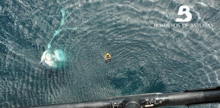 Rescatado un náufrago en Cabo Lamuño, Cudillero 