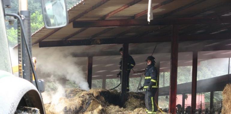 Incendio en una instalación ganadera de Les Regueres