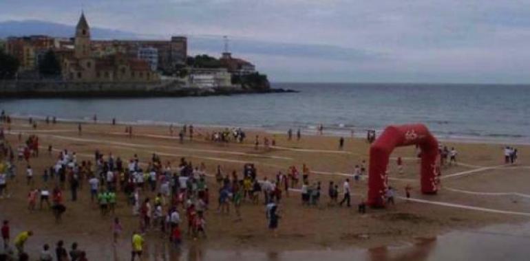 Francisco López y Samira Mhamdi, ganadores de la XX Carrera Nocturna Playa San Lorenzo