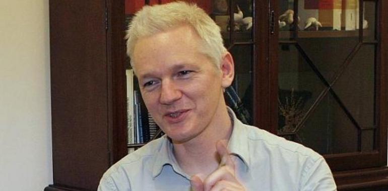 Reino Unido comete un gravísimo error al no permitir salida de Assange, sostiene canciller de Ecuador  