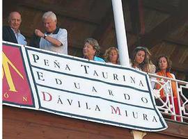 \Mulero\, de La Quinta, recibe el Trofeo Peña Eduardo Dávila al toro más bravo de la Feria de Begoña