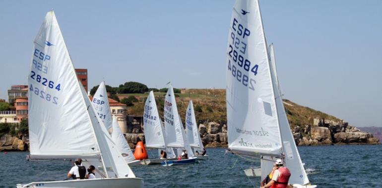 El Trofeo Villa de Gijón y el Memorial Carlos Castillo traen la Vela Ligera a San Lorenzo