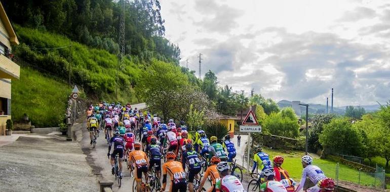 Unión Hotelera otorga la Medalla de Oro Santa Marta de Turismo a la Vuelta a España.