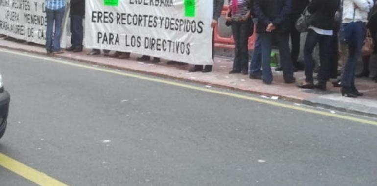 Concentración de protesta de trabajadores de Cajastur el lunes en Avilés