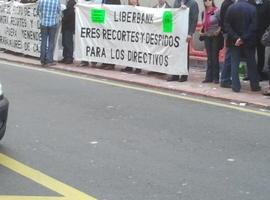 Concentración de protesta de trabajadores de Cajastur el lunes en Avilés