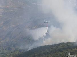 Herido un brigadista tras caer a un pozo en un incendio en San Juan de Paluezas (León)