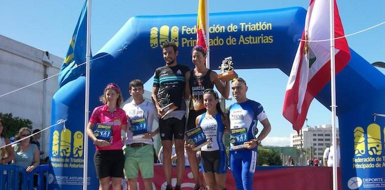 Daniel Rodríguez y Paula García Godino se imponen en el Triatlón del Santa Olaya