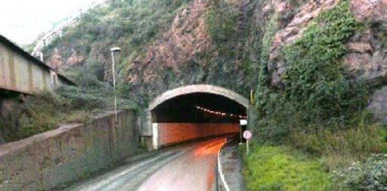 El acceso a El Musel por el túnel de Aboño sigue cortado 9 meses después