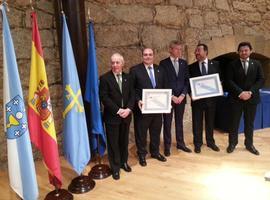 La Asociación del Día de Galicia distingue al alcalde de Oviedo con su Insignia de Oro