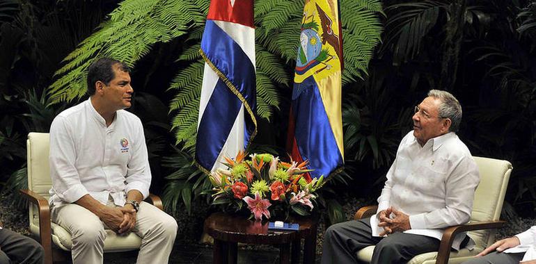 Correa se entrevista durante dos horas con los hermanos Castro