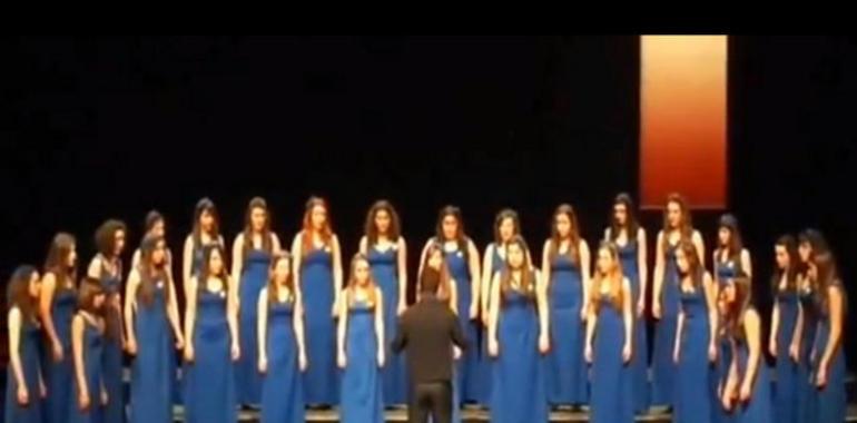 Voces Blancas del Nalón actúa hoy en la Basílica de Santa María, Llanes