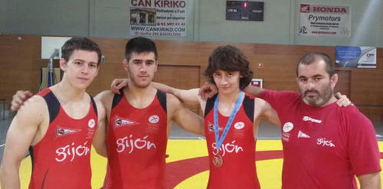 Luis Álvarez se cuelga el bronce en el Torneo Internacional de lucha de Sant Adrià