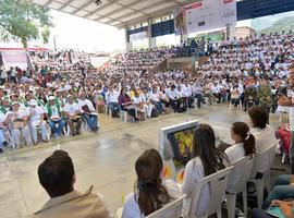 Santos pide a las Farc acelerar porque la gente empieza a no creer en el proceso de paz 