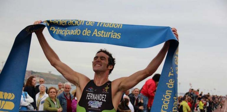 El VI Triatlón Villa de Gijón bate récords