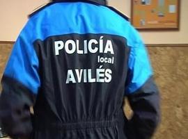 El cisterna volcado en el centro de Avilés cargaba 15.000 litros de ácido sulfúrico