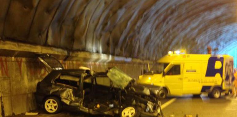 Un muerto y seis heridos en un accidente en el túnel de Sotrondio