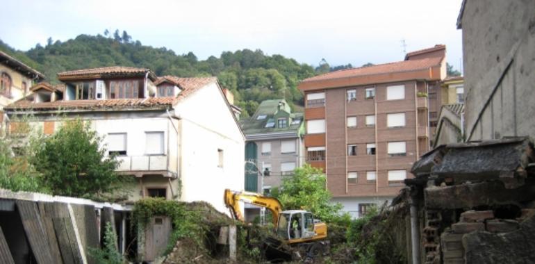 Comenzó la demolición de los edificios en ruinas en el centro de Sotrondio