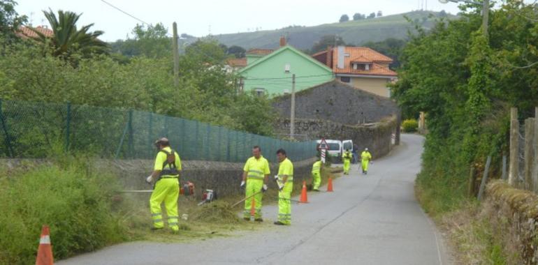 Planes de choque en pueblos de Llanes a través del servicio municipal de limpieza viaria