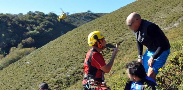 Rescatado un ciclista herido en una rodilla tras una caída en Campiellos, Sobrescobio