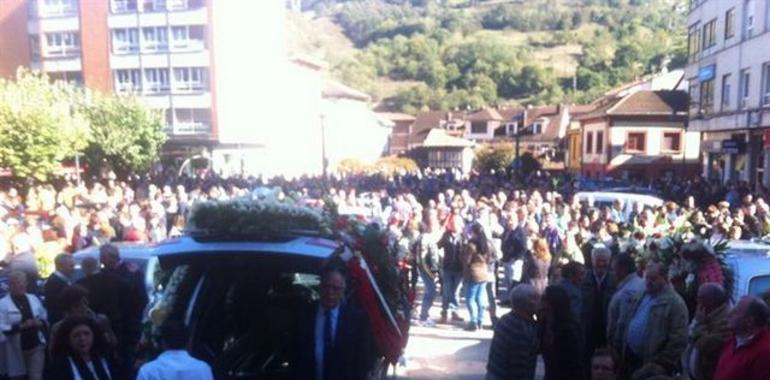 El funeral por José Luis Arias, el minero lenense fallecido en León, congrega a más de 3000 personas