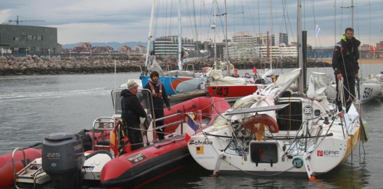 Gijón, puerto de refugio de la Mini Transat 6,50 ante el violento temporal marítimo