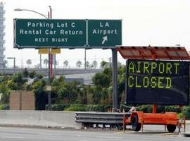 Cierran aeropuerto de Los Ángeles tras reporte de tiroteos  