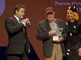 Homenaje en Gijón a Vicente Aranda, Carmelo Gómez y Carmen Frías