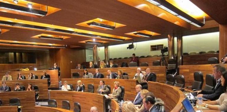 El PSOE reta a la oposición a actuar "con otra mayoría" ante las críticas en el Parlamento