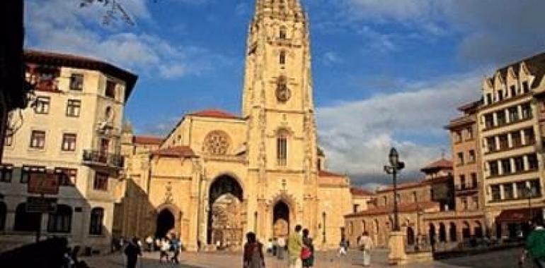 Misa en la Catedral por los fallecidos del Centro Asturiano de Oviedo