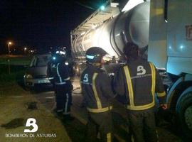 Cortada la A-8 a la altura de Cadavedo por accidente de un camión de mercancías peligrosas