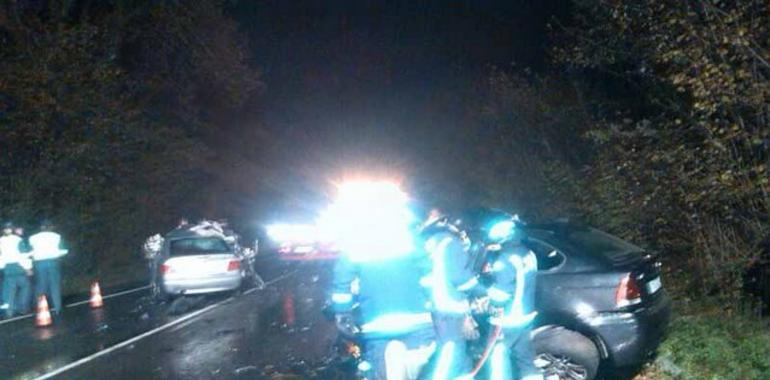 Tres muertos en accidente de tráfico, entre Montecoya y Carancos, en Piloña