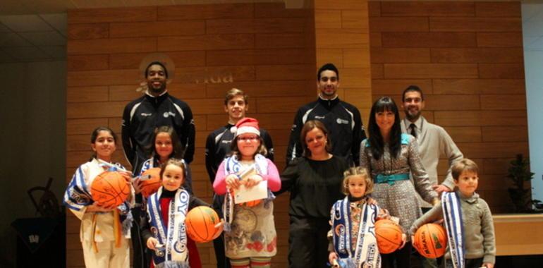 Oviedo Baloncesto en el Certamen de postales navideñas de Ovida