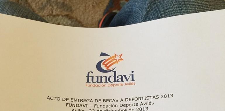 Entregadas las becas FUNDAVI a 17 deportistas avilesinos