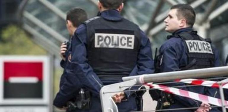 Sudes mata a tiros a una mujer y un hombre en la terraza de un conocido café de París