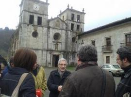 Llamazares pide medidas urgentes para evitar la ruina del monasterio de Cornellana