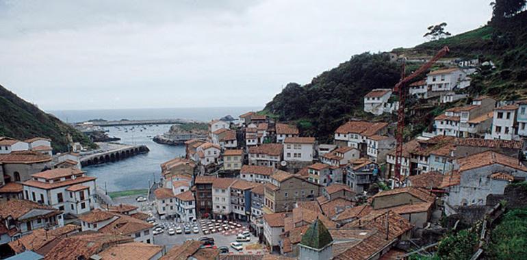 42 torretas darán agua y luz a los 83 amarres en los pantalanes de Cudillero