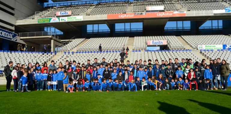 Medio millar de niños presenciaron el entrenamiento del Oviedo