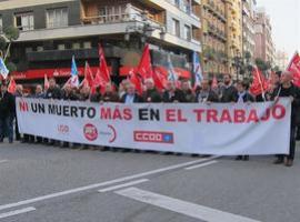  Manifestaciòn en Oviedo contra la siniestralidad laboral tras la muerte en El musel