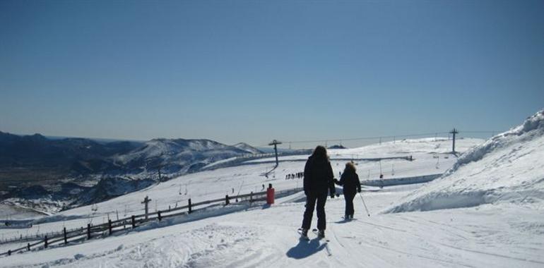 2.151 usuarios sacaron partido a las estaciones de nieve asturianas pese al temporal  