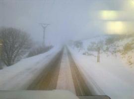 Máximas entre 9 y 10 grados, chubascos, nieve a 700 metros y 14 puertos con cadenas