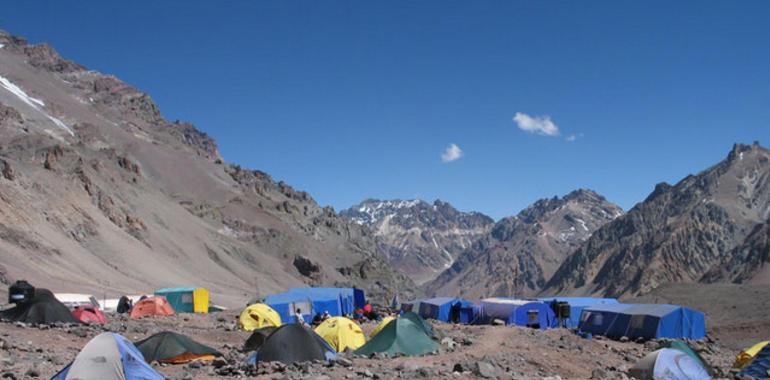 Rosa Fernández e Indalecio Blanco esperan coronar el Aconcagua este fin de semana