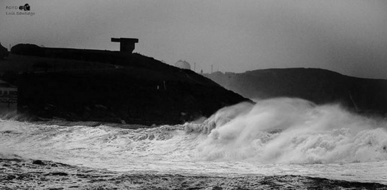 Asturias con fuertes vientos en la costa y nieve a 600 metros