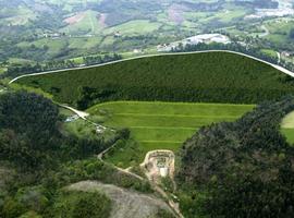 Asturiana de Zinc defiende la sostenibilidad medioambiental del depósito de jarofix en Cenero