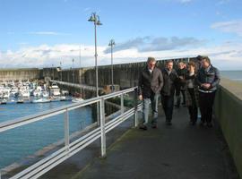 La reparación de los daños en el puerto de Llastres se contratarán de urgencia, una vez aprobadas