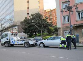 Foro denuncia el afán recaudatorio de la grúa en Oviedo