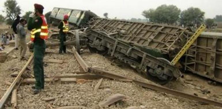 Siete muertos dejó bomba en tren al sur de Pakistán  